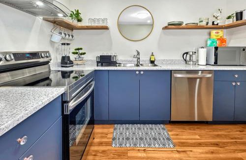 Williams Lake House | Renovated Suite in WL, 5 Min to Downtown, All New Appliances, Self Check-In