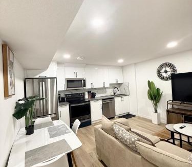 Southwest Edmonton Apartment | Cozy 2 Bedroom Suite Close to Amenities