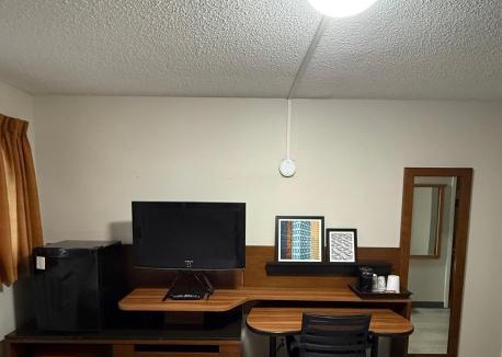 Rutland Hotel | Canadas Best Value Inn Kelowna
