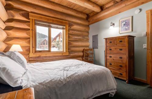 Golden Ski Chalet | Beautiful Cottage In The Heart Of The Rockies