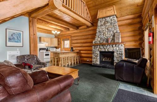Golden Ski Chalet | Beautiful Cottage In The Heart Of The Rockies
