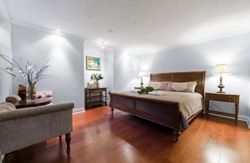 Shaughnessy House | Luxury 1200 squft 2BR Shaughnessy Suite Near YVR & DT