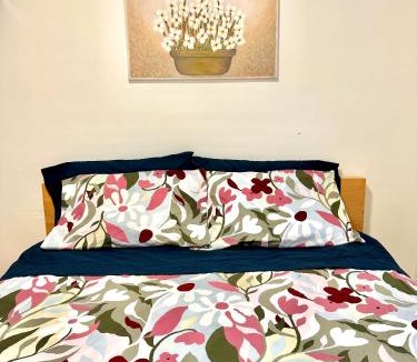 Kensington-Cedar Cottage House | Private Entire Guest Suite, 1 min to bus stops to Downtown and major attractions