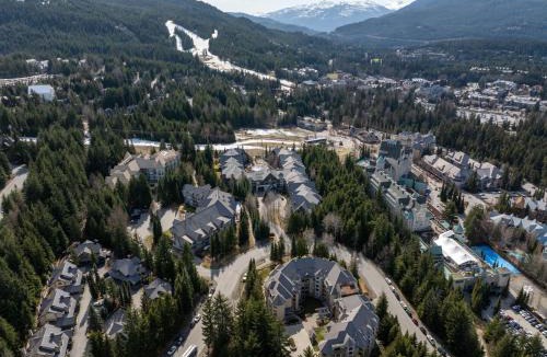 Upper Village House | 1BR and Sofabed in Marquise, Near Ski Hill, Fireplace, Hot Tub and Sauna, Gym Access