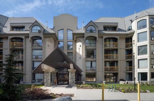 Upper Village House | 1BR and Sofabed in Marquise, Near Ski Hill, Fireplace, Hot Tub and Sauna, Gym Access