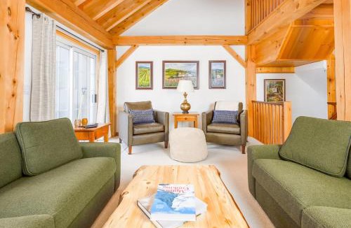 Big White Ski Resort Ski Chalet | Alpine Timbers 2 Luxury Chalet with Hot Tub