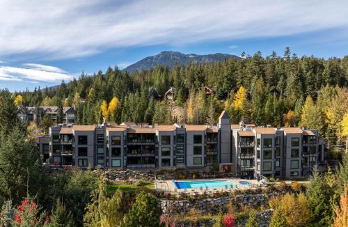 Blueberry Hill Apartment | 2BR in Ironwood, Stunning Mountain Views, Shared Hot Tub and Pool, Fireplace, Parking