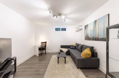 Lynn Valley House | Lynn Valley 2BR Suite By Grouse Mtn & Lynn Canyon