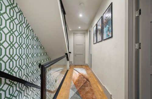 Kensington House | *Incredible Location* |Two King Beds| Free Parking