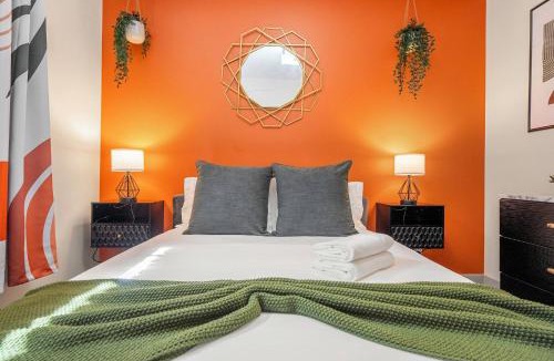 Kensington House | *Incredible Location* |Two King Beds| Free Parking