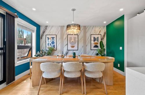 Southwest Calgary House | *Spectacular* Sauna |Rocket-ship|Game-Room|Hammock
