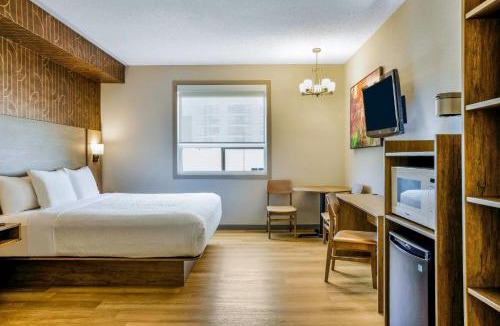 West Edmonton Hotel | Days Inn & Suites by Wyndham West Edmonton