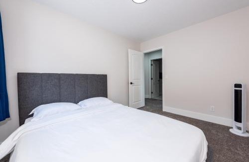Valley Ridge Villa | Valley Villa Spacious 5BD Getaway! Sleep 12, 1hr to Banff, 40 Mins Canmore, 5 mins to WinSport & Olympic park