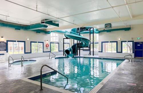 High River Hotel | Super 8 by Wyndham High River AB