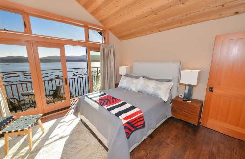 Cowichan Bay House | Salishan Tree House Suite by EMR Vacation Rentals