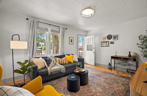 Drumheller House | The Canary 2BR Gem in Downtown Drumheller