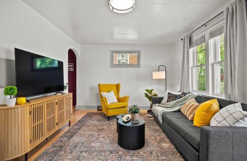 Drumheller House | The Canary 2BR Gem in Downtown Drumheller