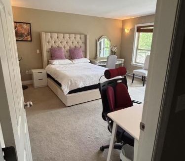 Coquitlam House | Rosehouse 2Bedrooms sleep 4 2nd floor private bathroom