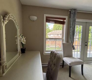 Coquitlam House | Rosehouse 2Bedrooms sleep 4 2nd floor private bathroom