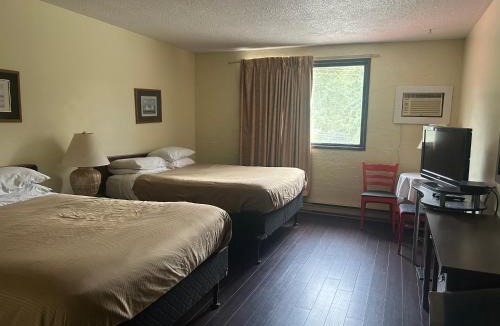 Fruitvale Hotel | Villagers Inn
