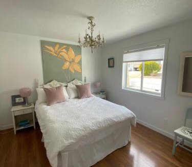 Oliver Bed & Breakfast | Mountain View Villa with Saltwater Pool
