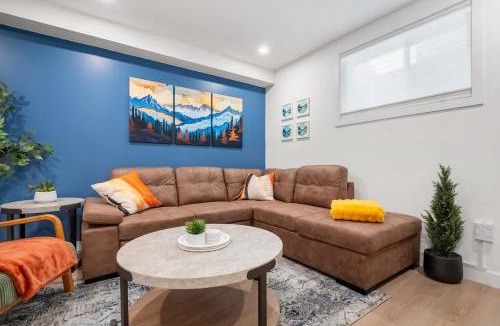 Silverado House | Meadowstone Suite 3BD 3 TVs Near Spruce Meadows