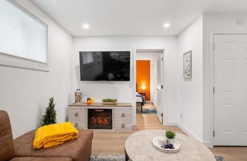 Silverado House | Meadowstone Suite 3BD 3 TVs Near Spruce Meadows