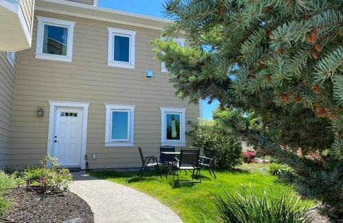 Southwest Mission House | Relaxing Lakeview 2 bedroom entire suite