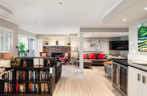 Village North Apartment | LAGOONS 20 Village location Rare 5BDR Condo With Private Hot Tub