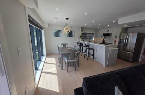 Central Okanagan Apartment | Premium Deluxe PeachView Suites 3BR