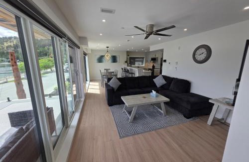 Central Okanagan Apartment | Premium Deluxe PeachView Suites 3BR