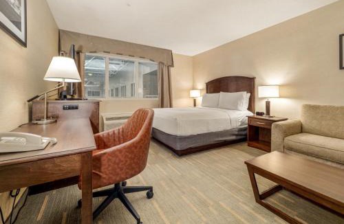 South Lethbridge Hotel | Holiday Inn Lethbridge by IHG