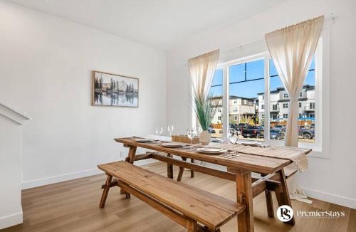 Springbank Hill House | Modern Luxury Townhome near Aspen Landing and Winsport