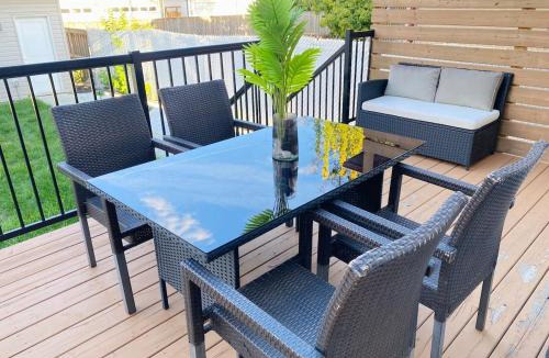 Jasper Place House | NEW Luxury Family Friendly Entire House Near Downtown WEM, 3 Bedrooms