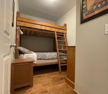 Osoyoos Apartment | Luxury Condo 2Bed, 1Bath, Pool, Hot Tub, Beach, Golf