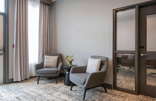 Kamloops Hotel | Holiday Inn Hotel and Suites-Kamloops by IHG