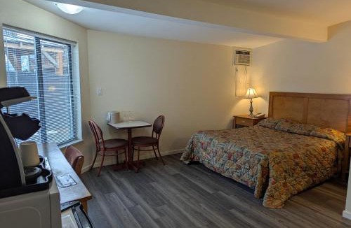 Okanagan-Similkameen Hotel | Summerland Motel