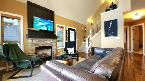 Central Okanagan House | Exceptional Boutique Cottage with Incredible Lake & Vineyard Views at La Casa Resort - Sleeps 6