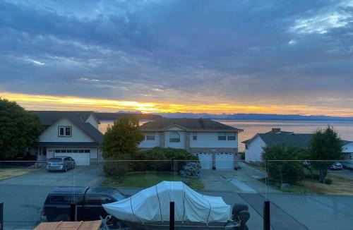 Campbell River Apartment | Passage view