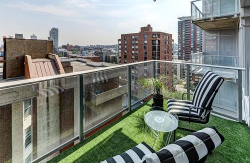Connaught Apartment | Boutique Studio City Views, Patio, Fireplace Voglio Bene