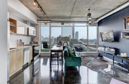 Connaught Apartment | Boutique Studio City Views, Patio, Fireplace Voglio Bene