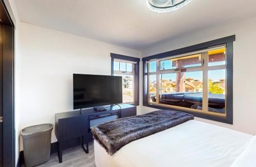 Big White Ski Resort Apartment | Talons Reach at The Raven
