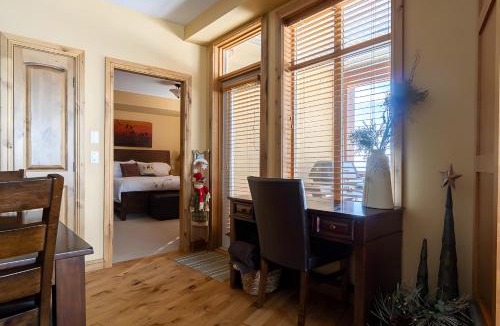 Big White Ski Resort Ski Chalet | The Aspens 5 w/Hot Tub