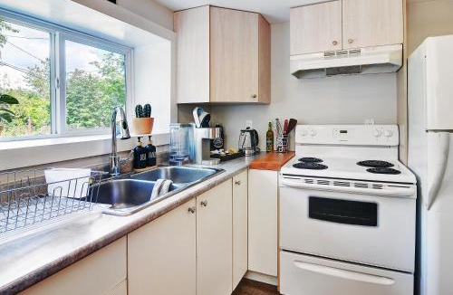 Ladysmith Apartment | Viewtiful Stay