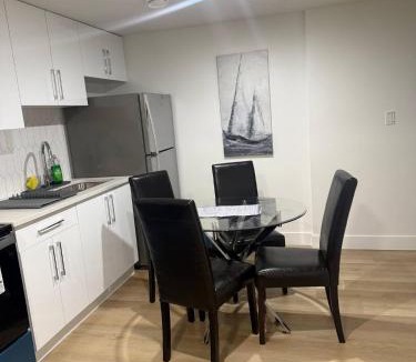 Northeast Edmonton Apartment | Amazing 2-bedroom house with WiFi in Edmonton