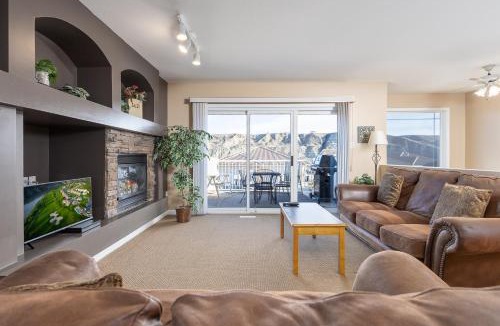 Lethbridge Apartment | Paradise Canyon Golf Resort - Luxury Condo U405