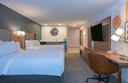 Kamloops Hotel | Holiday Inn Hotel and Suites-Kamloops by IHG