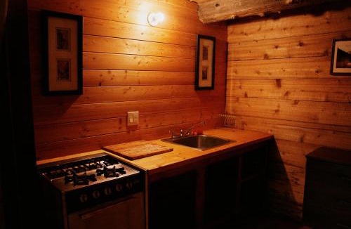 Columbia Valley Ski Chalet | Rustic Woodland Cabin at Beaverfoot