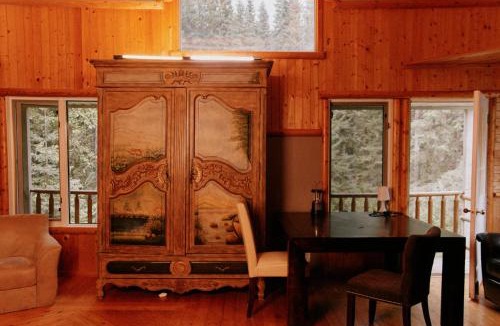 Columbia Valley Ski Chalet | Rustic Executive Cabin at Beaverfoot
