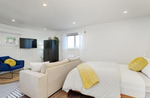 Fairfield Apartment | Fairfield Estate Coach House - 30-Day Stay, steps from Cook Street Village by Victoria Prime!